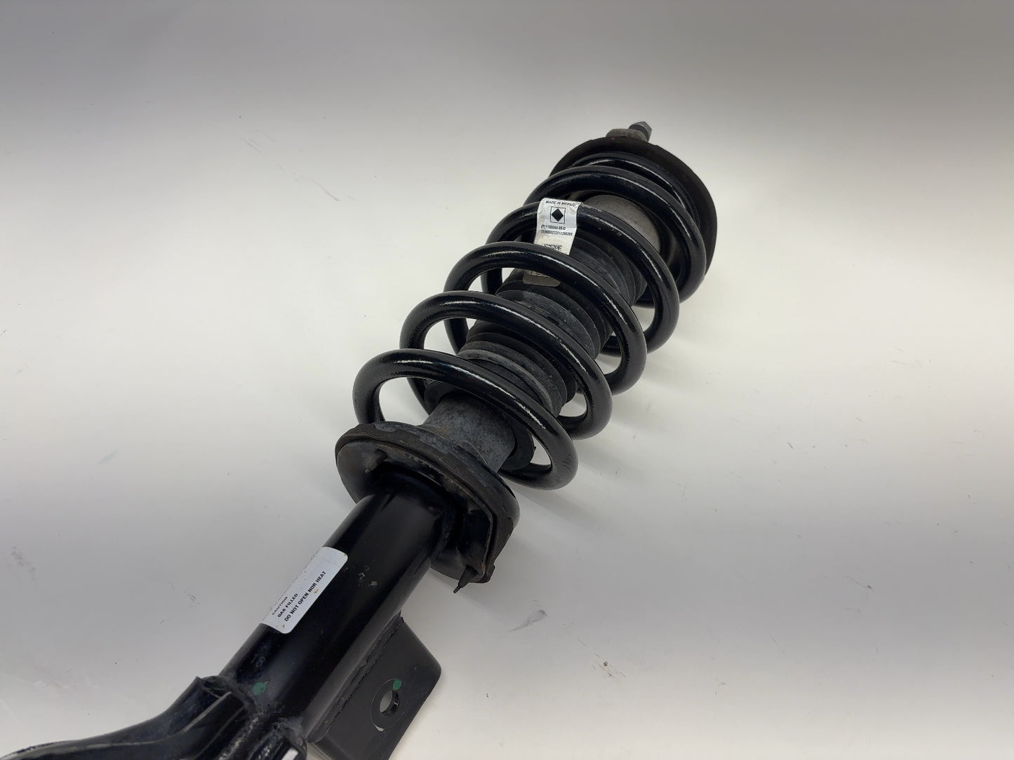 2023 Tesla Model Y Front Right Strut Absorber 2288367-00-A