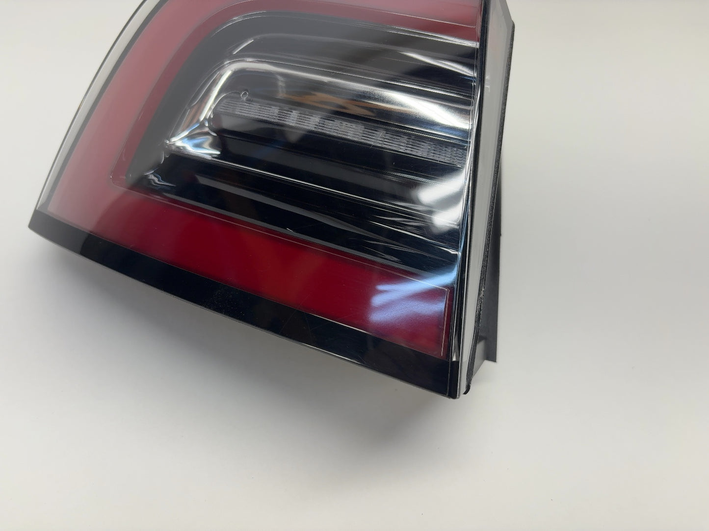 2021-2022 Tesla Model 3 Tail Lamp Rear Bodyside Left 1077397-00-H