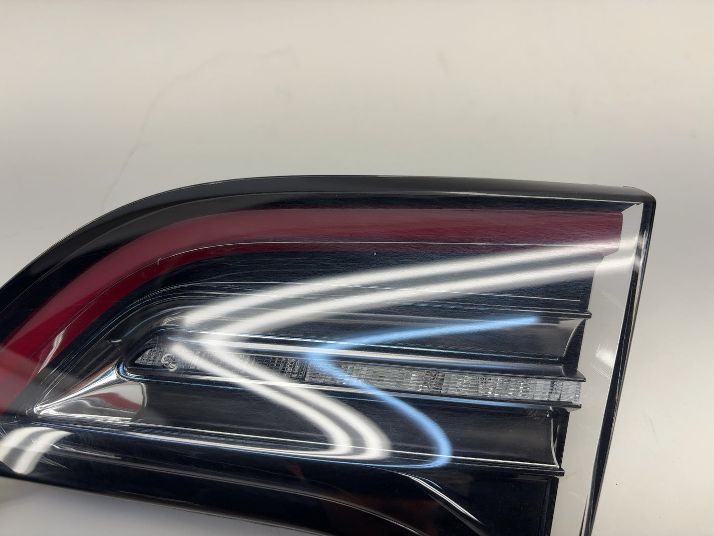 2021-2022 Tesla Model 3 Right Tail Lamp Trunk Mounted 1077402-00-G