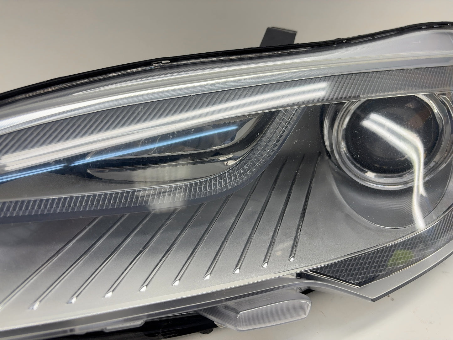2015 Tesla Model S Left Headlamp 6005906-00-D