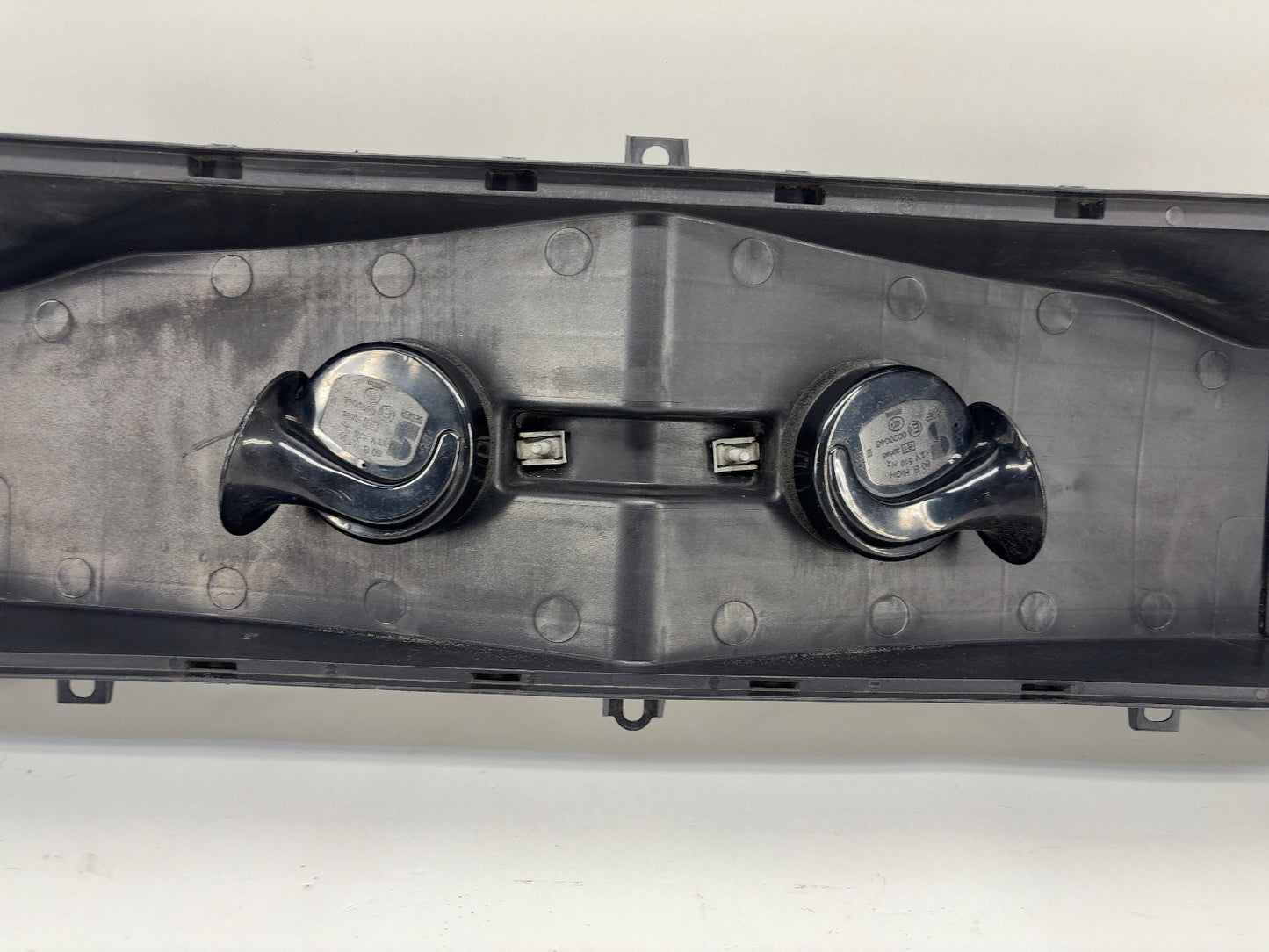 2015 Tesla Model S Active Louver Center 1007256-00-K