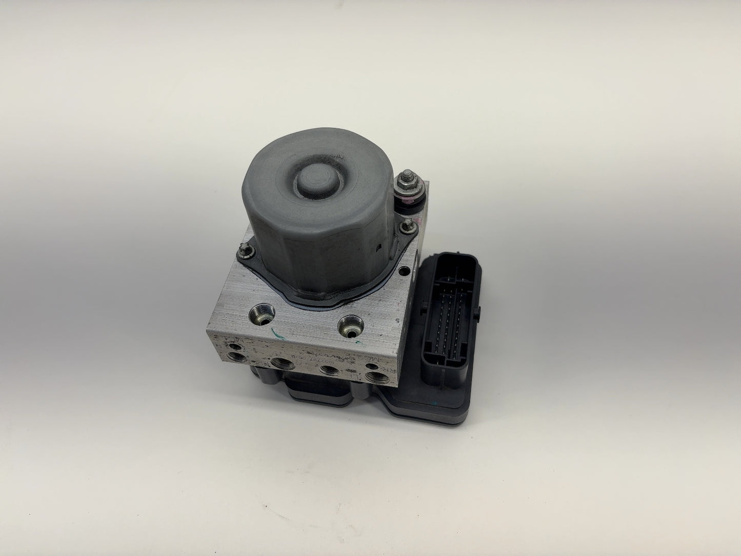 2015 Tesla Model S ABS Pump 1037797-00-B
