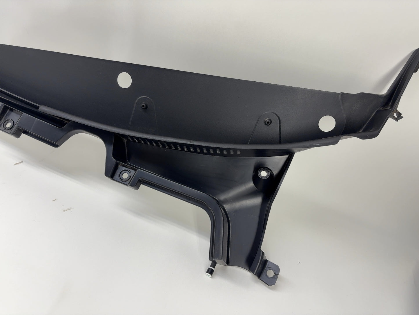 2026 Tesla Model Y Juniper Cowl Screen 1930440-00-E