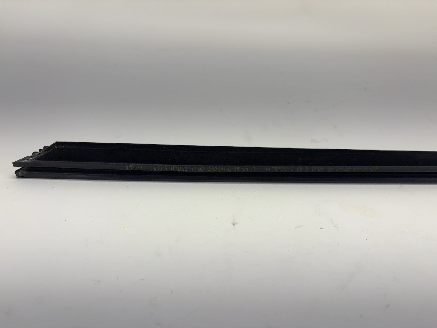 2026 Tesla Model Y Juniper Front Right Door Belt Molding 2022804-21-A