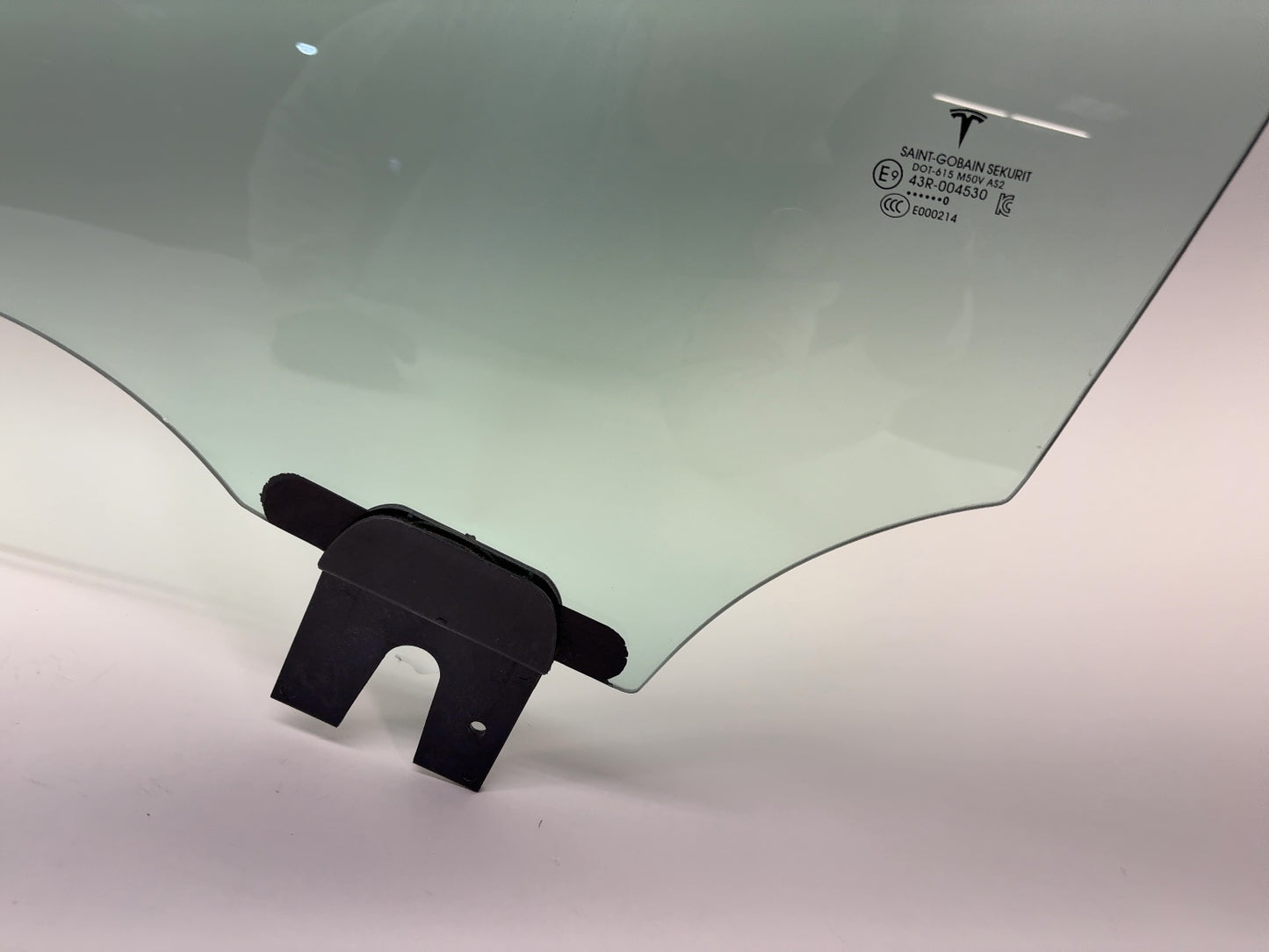 2018-2020 Tesla Model X Front Left Door Glass 1028822-00-J