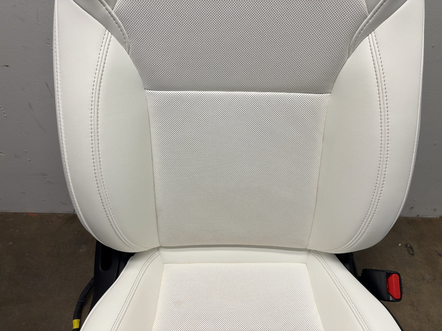 2025 Tesla Model Y Juniper Front Right Seat Assembly 2700041-F2-A