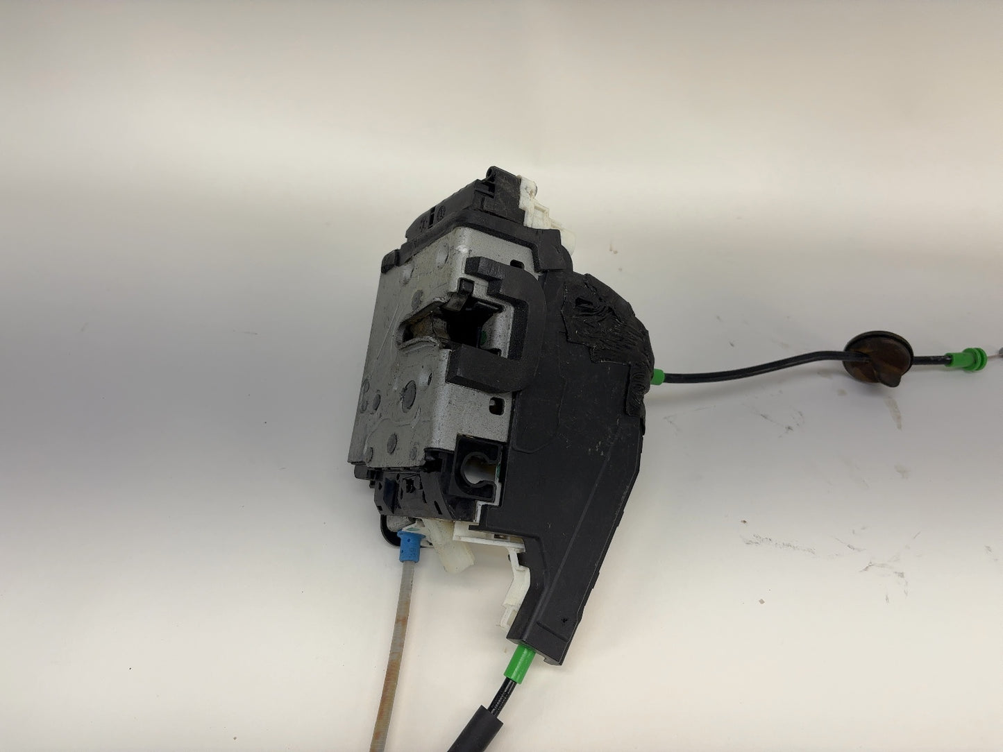 2018 Tesla Model X Front Left Door Latch Assembly 1112063-80-A