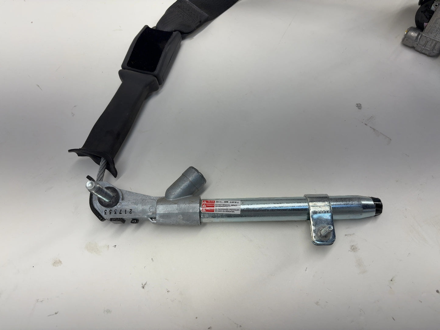 2017-2018 Tesla Model X Front Right Seatbelt w Pretensioner 1036738-05-D