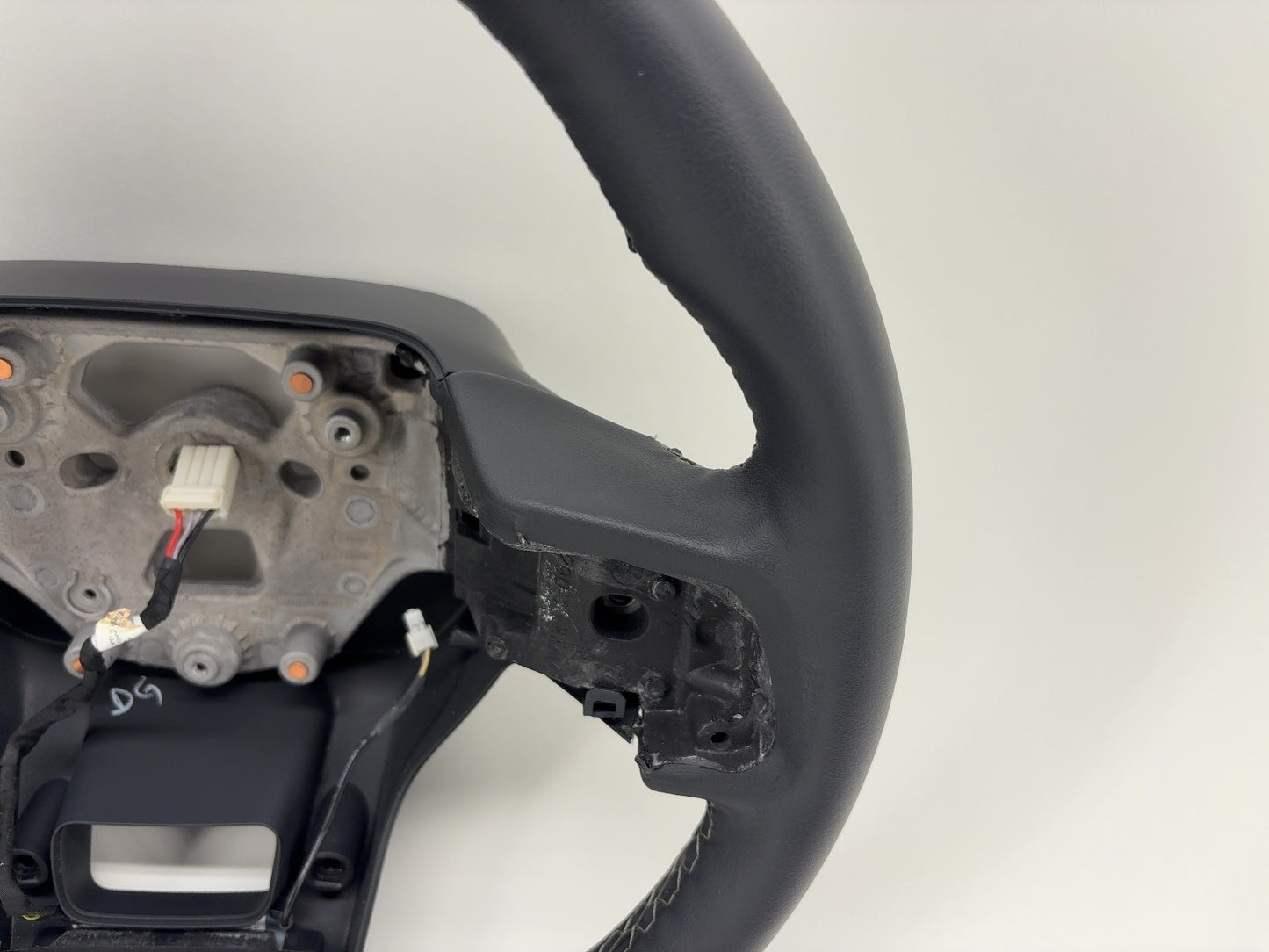 2023 Rivian R1T Steering Wheel Without Trim And Buttons PT00000910-M