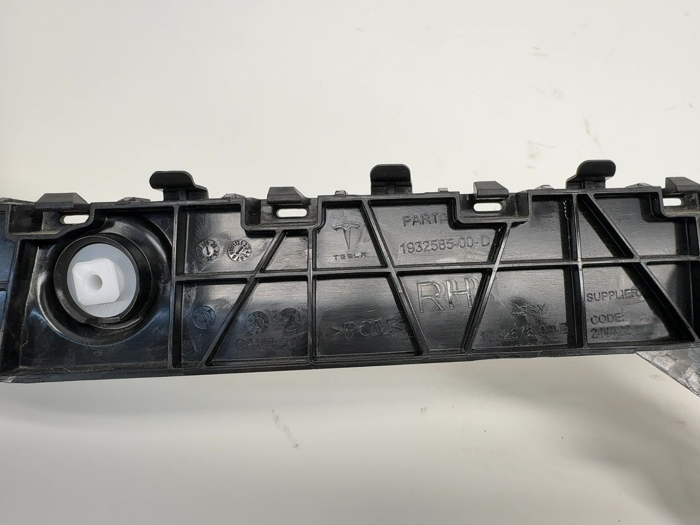 2026 Tesla Model Y Juniper Rear Bumper Bracket Right 1932585-00-D