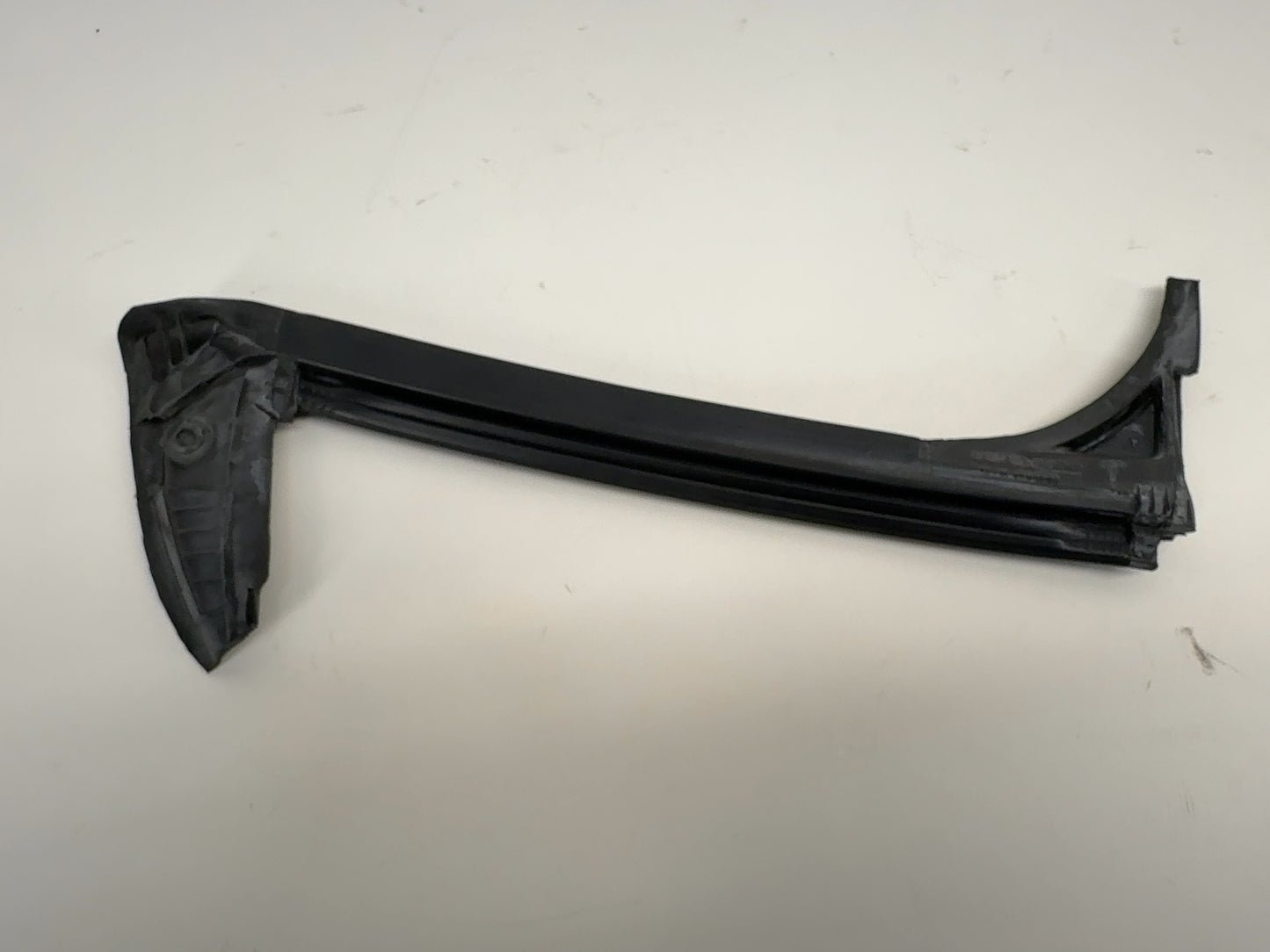 2023-2024 Tesla Model Y Rear Right Quarter Glass Weather Strip 1497714-00-D
