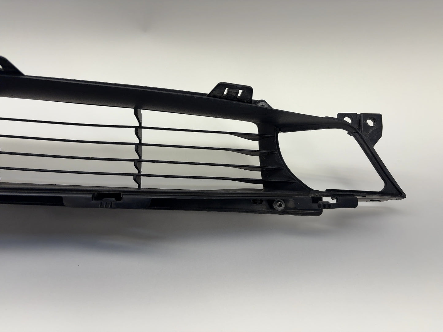 2019 Tesla Model X Front Panel Lower Closing Fascia Note* 1047740-00-H