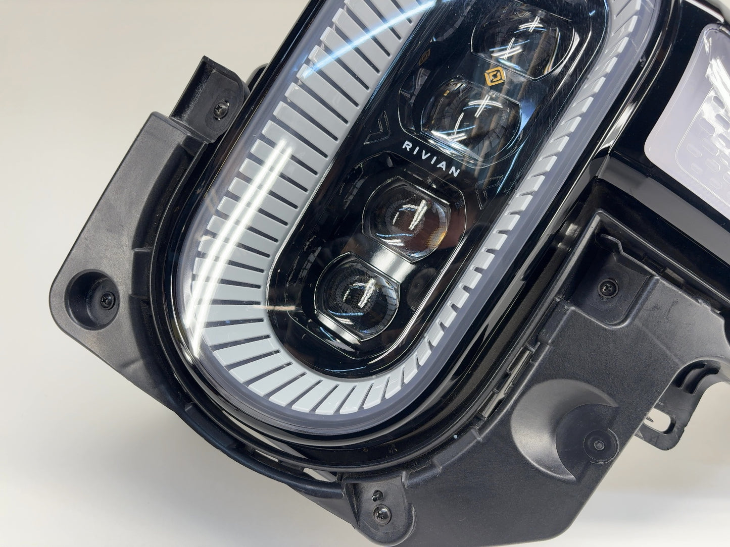 2023-2024 Rivian R1T Left Headlamp Assembly PT00000465-P