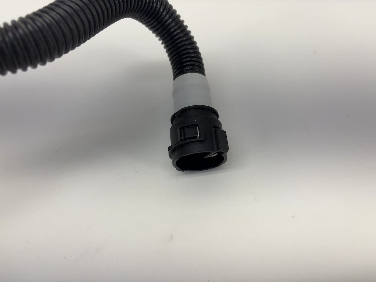2025 Tesla Model 3 Highland Rear Drive Unit Inverter To Oil Cooler Hose 1077585-00-F