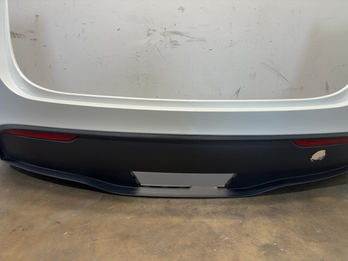 2023 Tesla Model Y Rear Bumper With Valance 1540120-01-E