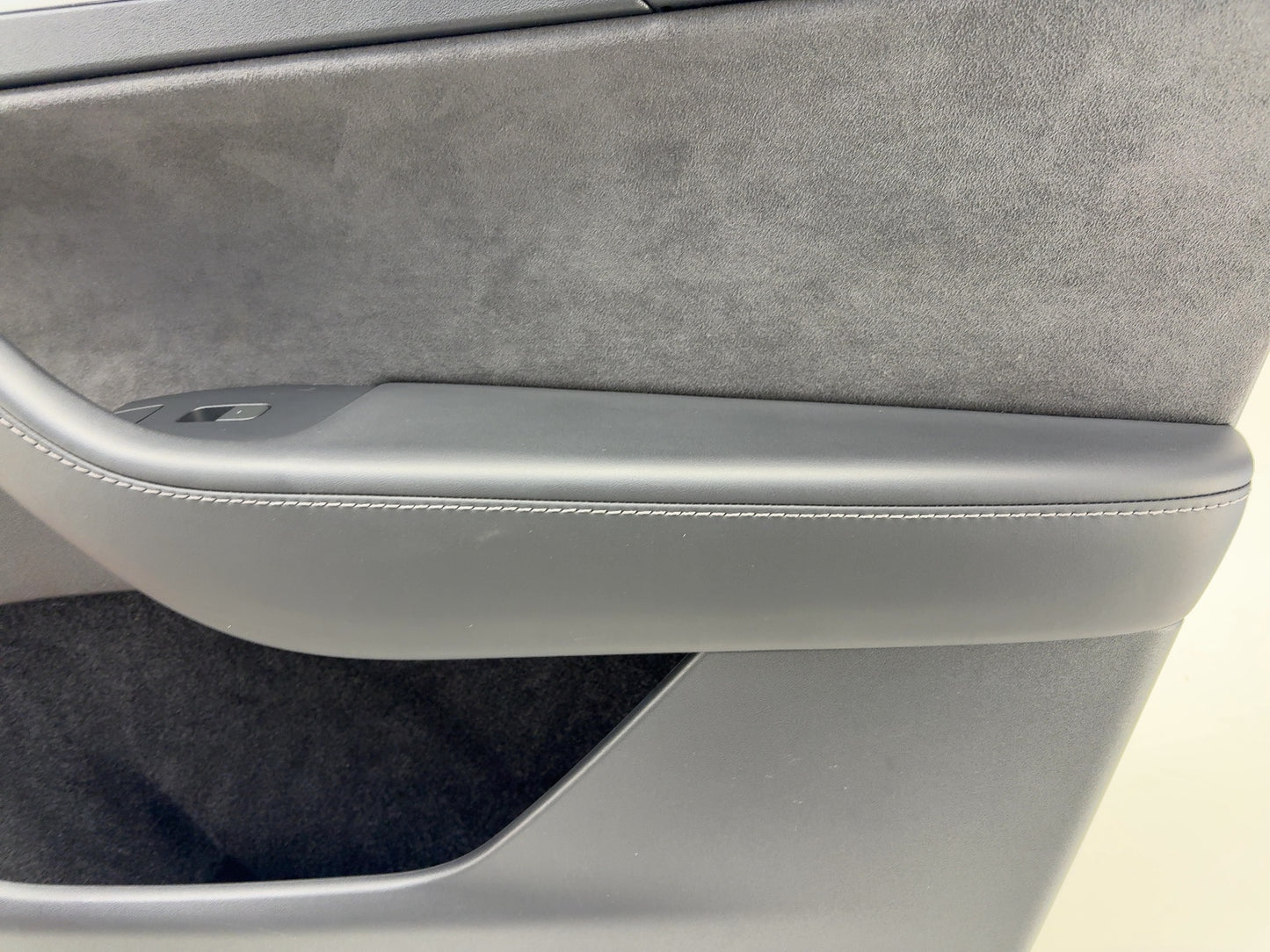 2023-2025 Tesla Model Y Front Right Door Panel 1997295-00-E