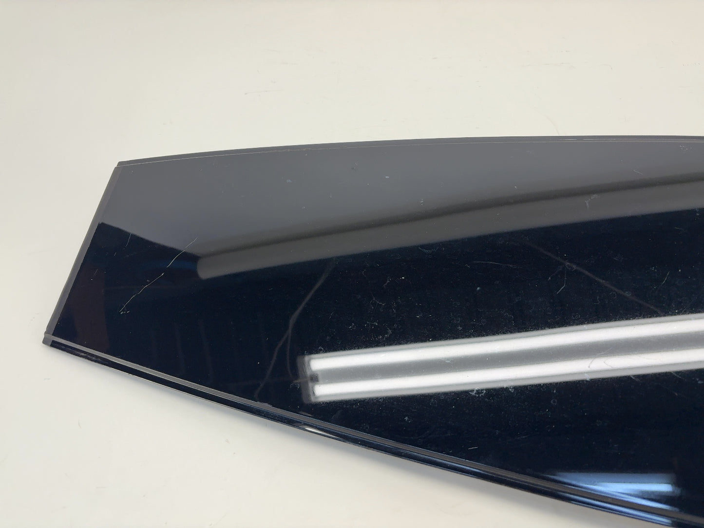 2020 Tesla Model X Roof Top Center Spine Applique 1041361-00-J