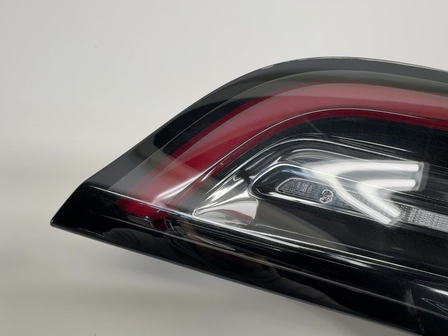 2020 Tesla Model 3 Taillamp Trunk Mounted Right 1077402-00-F