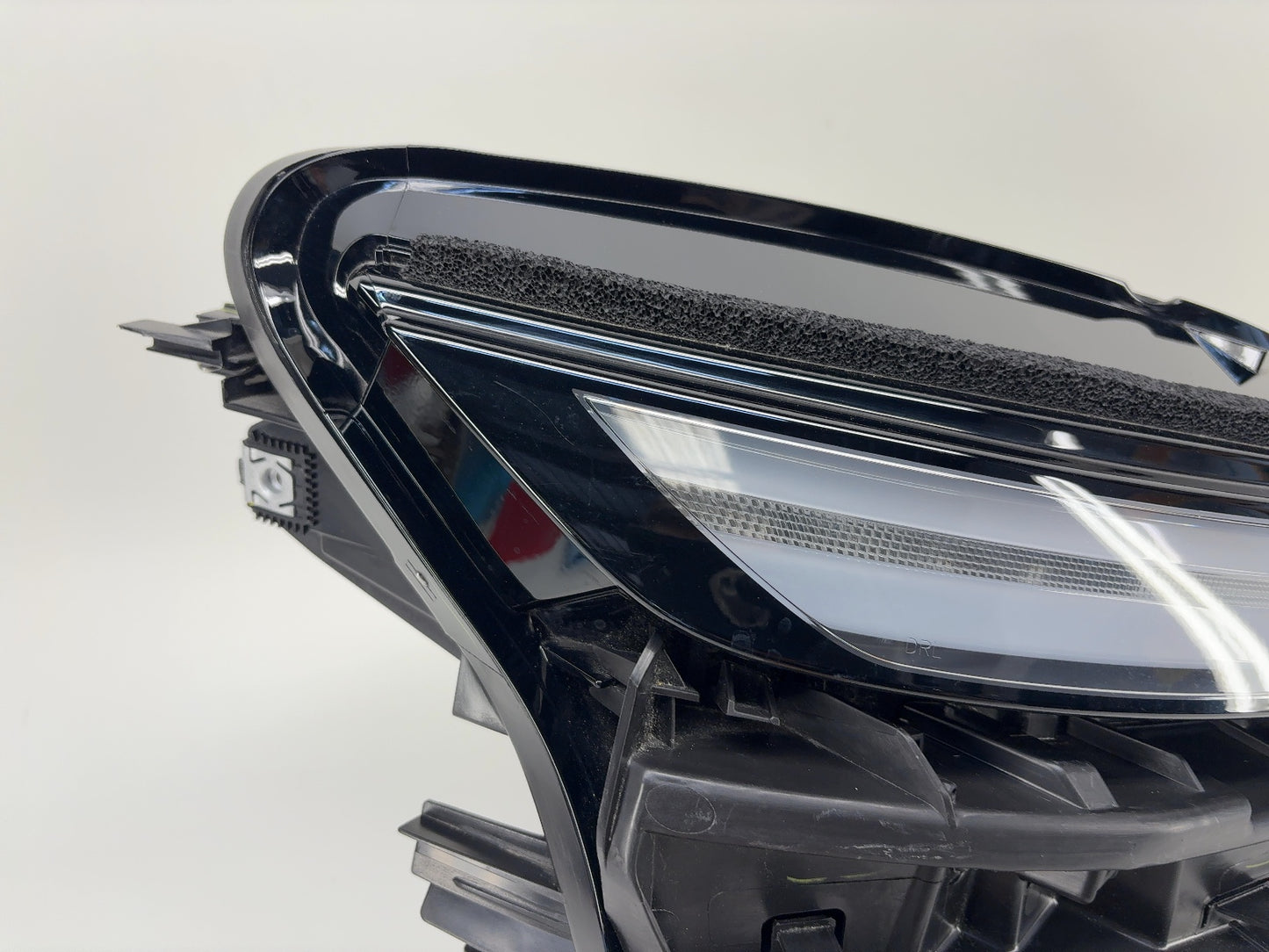 2025 Tesla Model Y Juniper Headlamp Right 1918348-00-D