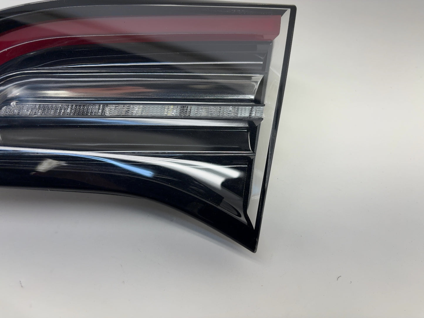 2021-2022 Tesla Model 3 Right Tail Lamp Trunk Mounted 1077402-00-G