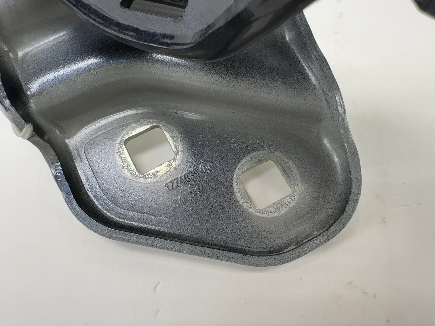 2024-2025 Tesla Model 3 Highland Left Hood Hinge 1774935-00-D
