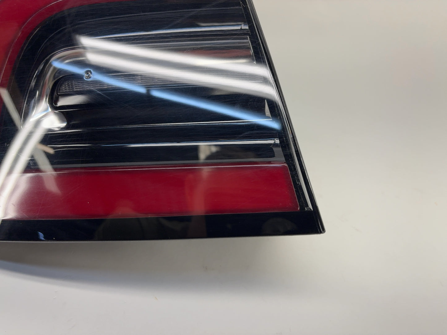2018-2020 Tesla Model 3 Tail Lamp Rear Bodyside Left 1077397-00-F