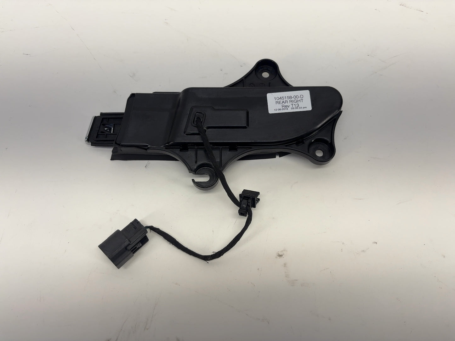 2018 Tesla Model X Rear Right Door Handle 1045158-00-D