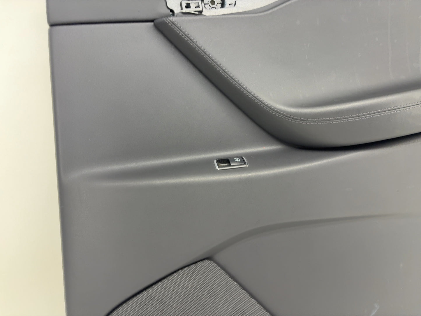 2018 Tesla Model X Rear Right Door Panel 1058004-21-I