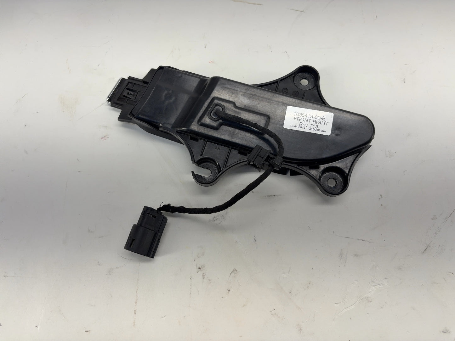 2018 Tesla Model X Front Right Door Handle 1035419-00-E