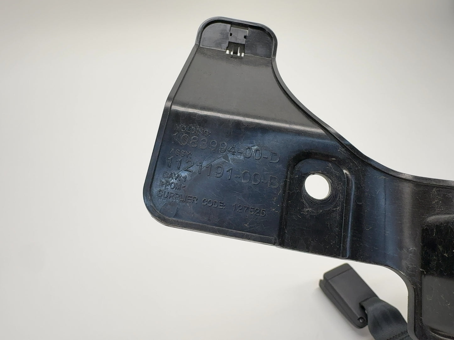 2018 Tesla Model 3 Bracket Rear Center 1121191-00-B