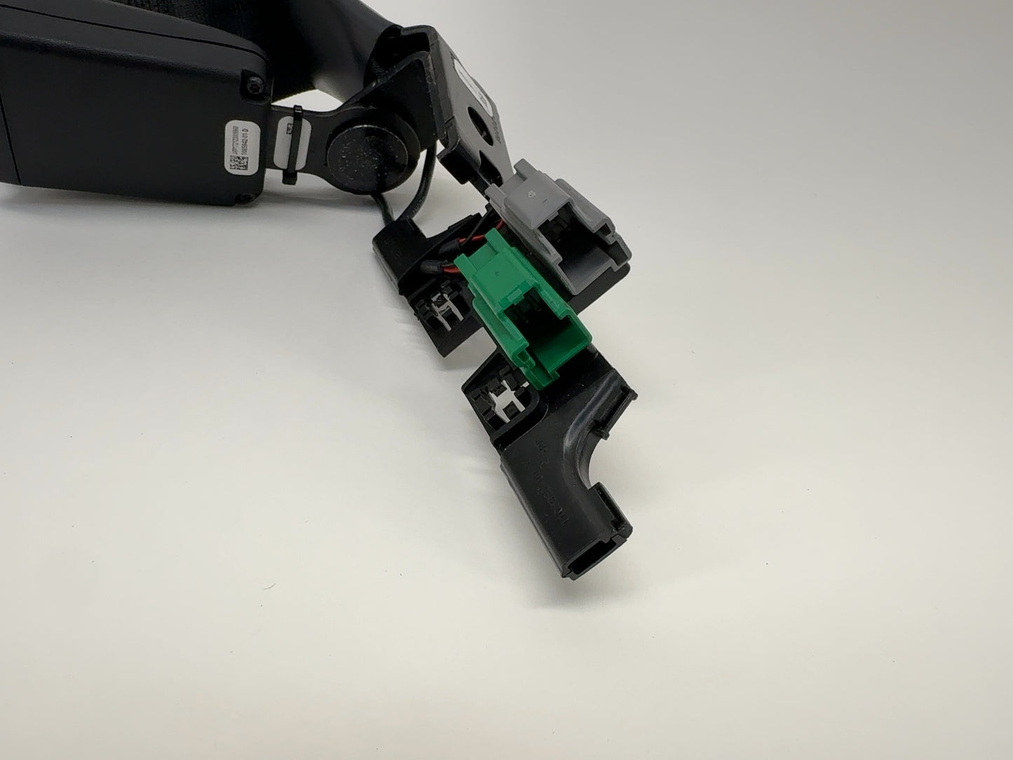 2018 Tesla Model 3 Second Row Seat Belt Buckle Center And Right Black 1085942-01-D