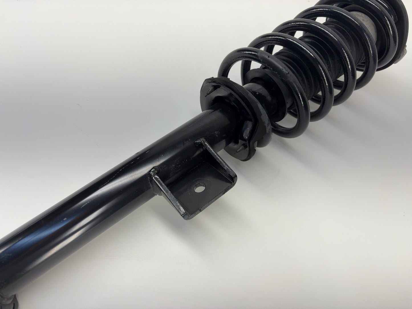 2018 Tesla Model 3 Front Left Strut Absorber 1044364-01-E