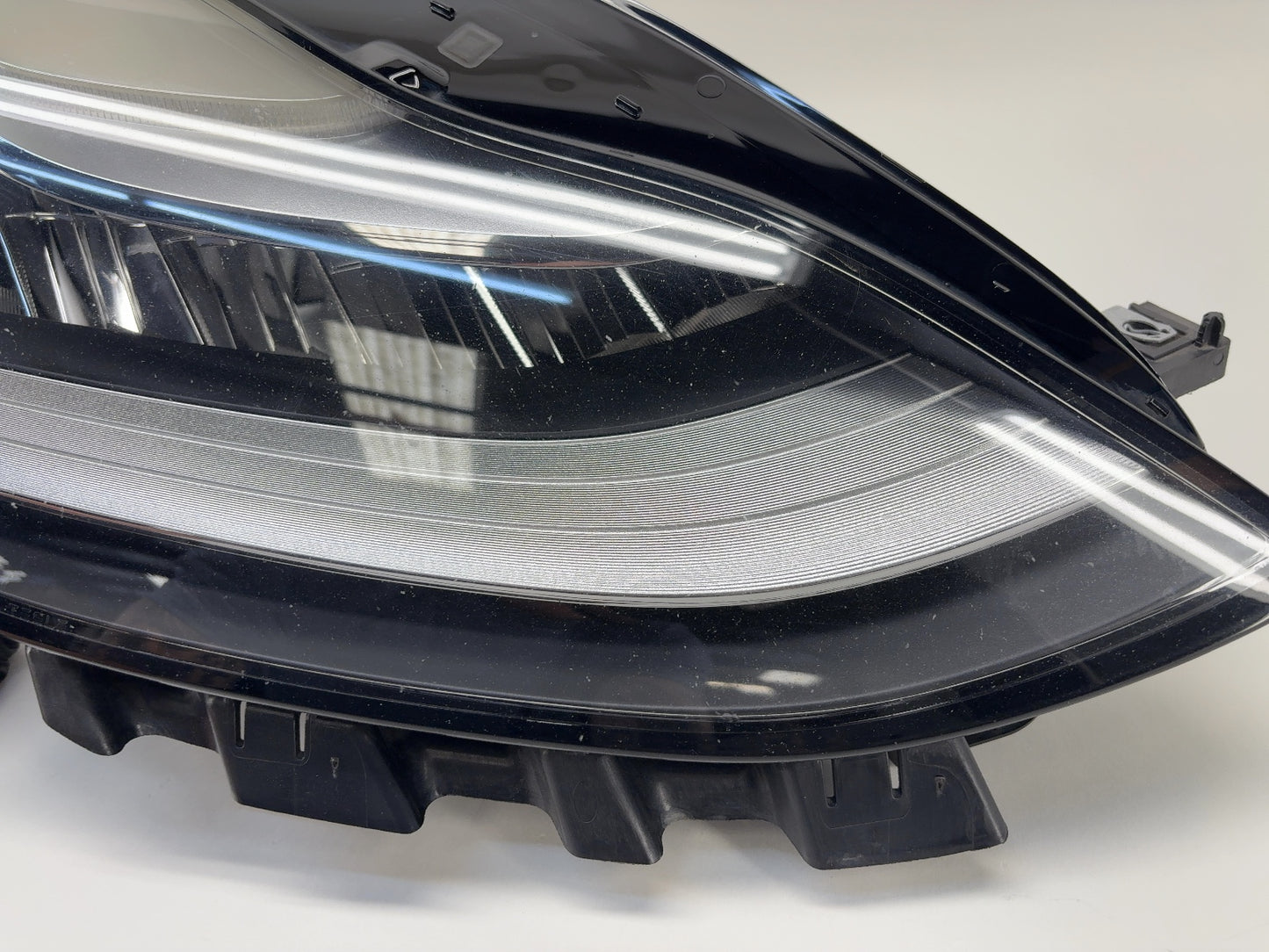 2017 Tesla Model 3 Headlamp Up Level Right 1077372-88-E