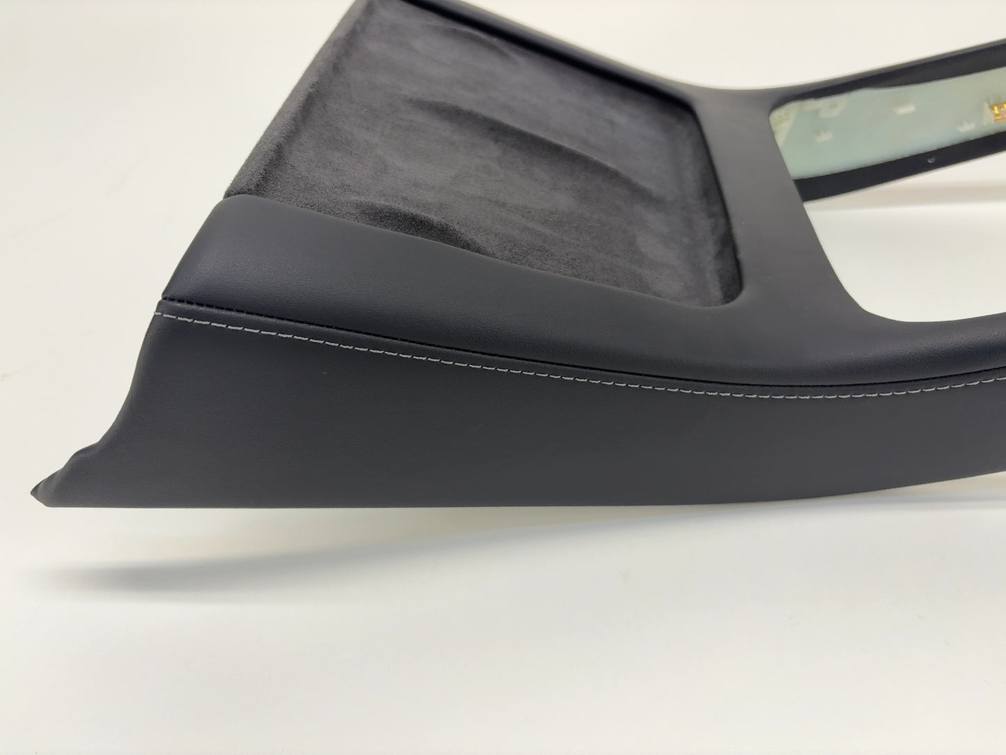 2022-2025 Tesla Model Y Center Console 2.0 Trim Charging Pad With Module 1755541-00-B