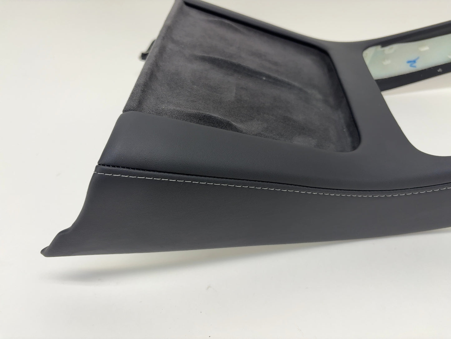2022-2025 Tesla Model 3 Wireless Charging Module With Trim 1755100-00-D