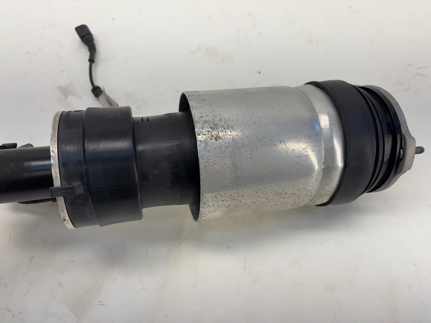 2020 Tesla Model X Front Air Spring Module Right 1027066-00-C
