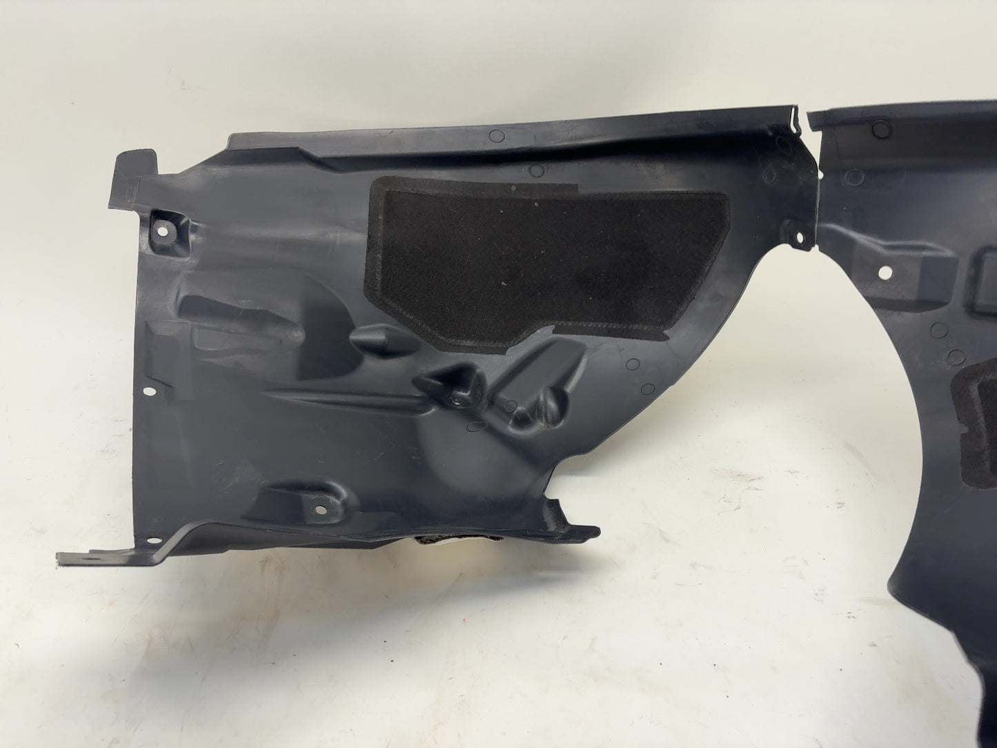 2021 Tesla Model X Front Right Wheel Liner Note 1585129-00-C