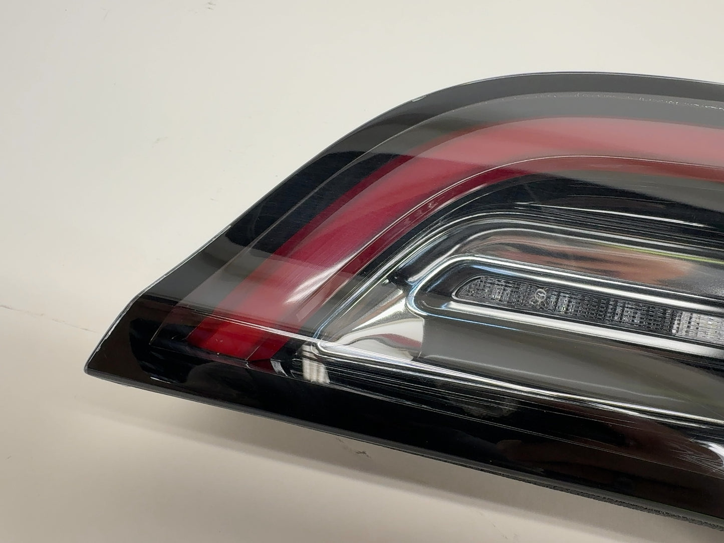 2021-2022 Tesla Model 3 Right Tail Lamp Trunk Mounted 1077402-00-G