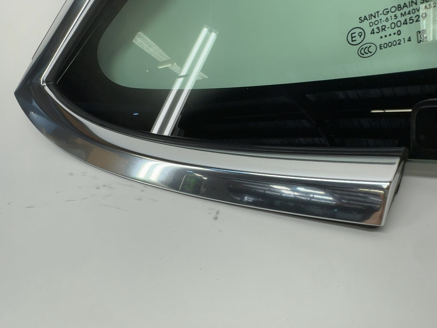 2020 Tesla Model 3 Rear Quarter Glass Right Chrome 1098758-00-G