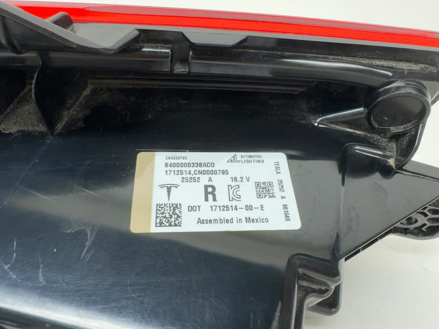 2025-2026 Tesla Model 3 Highland Rear Bumper Right Light 1712514-00-E