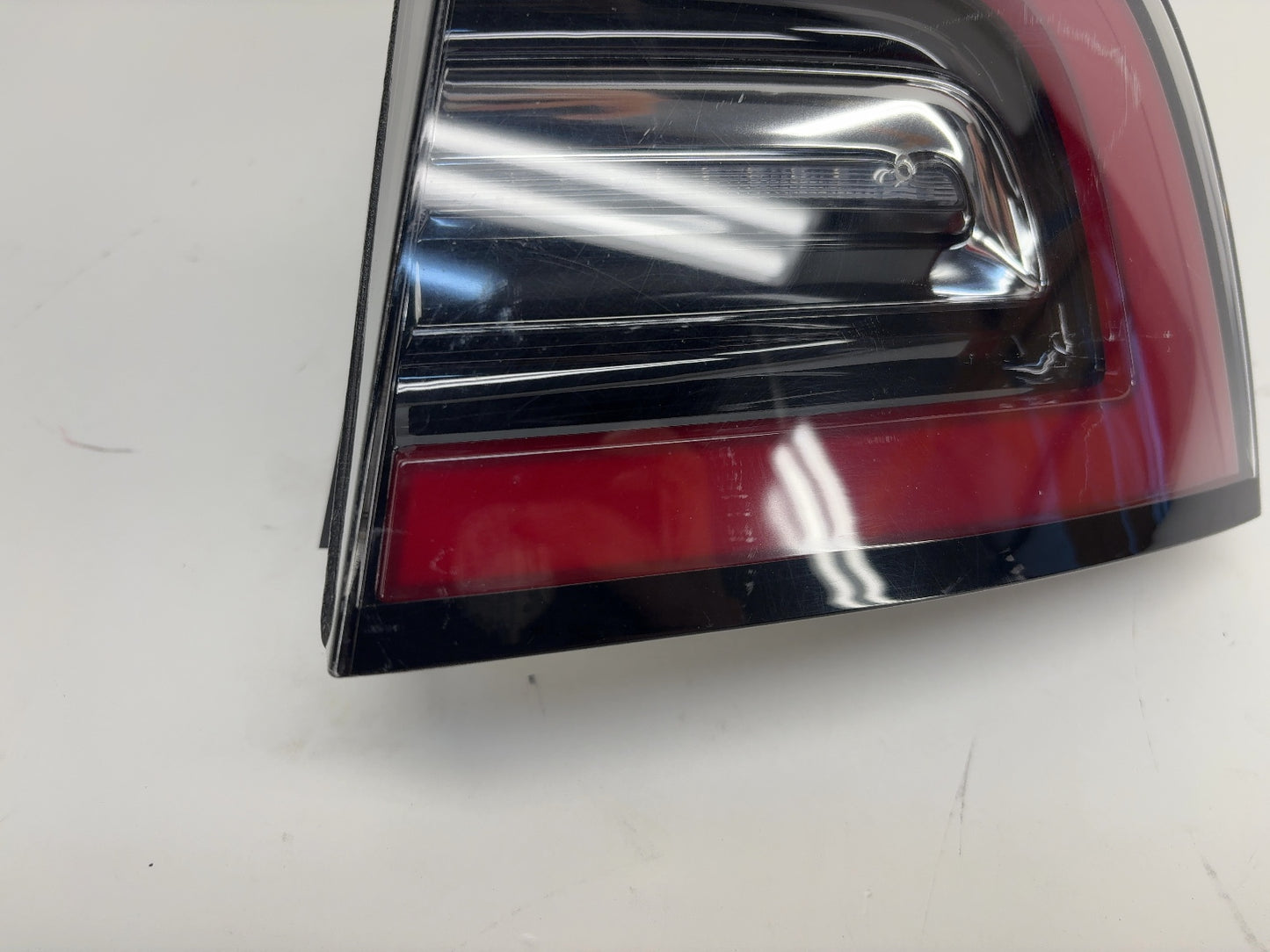2022 Tesla Model 3 Tail Lamp Rear Bodyside Right 1077398-96-F