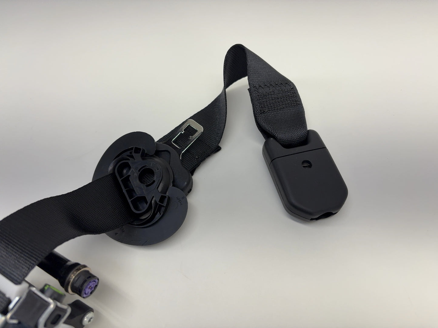 2021-2025 Tesla Model X Front Right Seat Belt Retractor 1615469-90-D