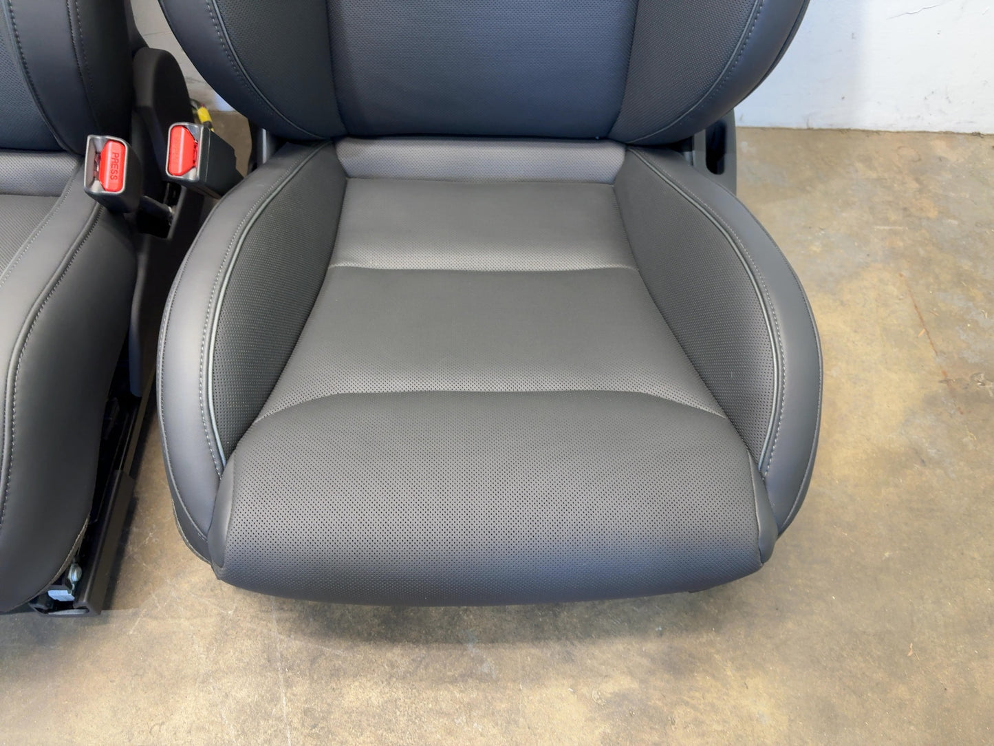 2026 Tesla Model 3 Highland Front Performance Seats 8765432-01-B