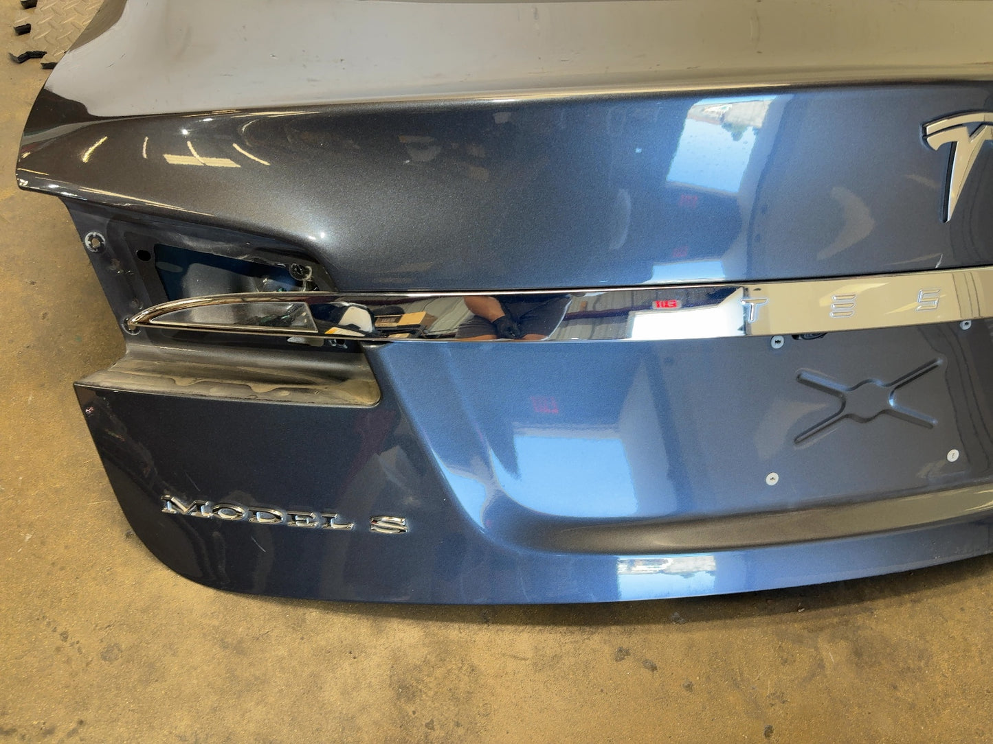 2015 Tesla Model S Trunk Lid 1037000-00-F