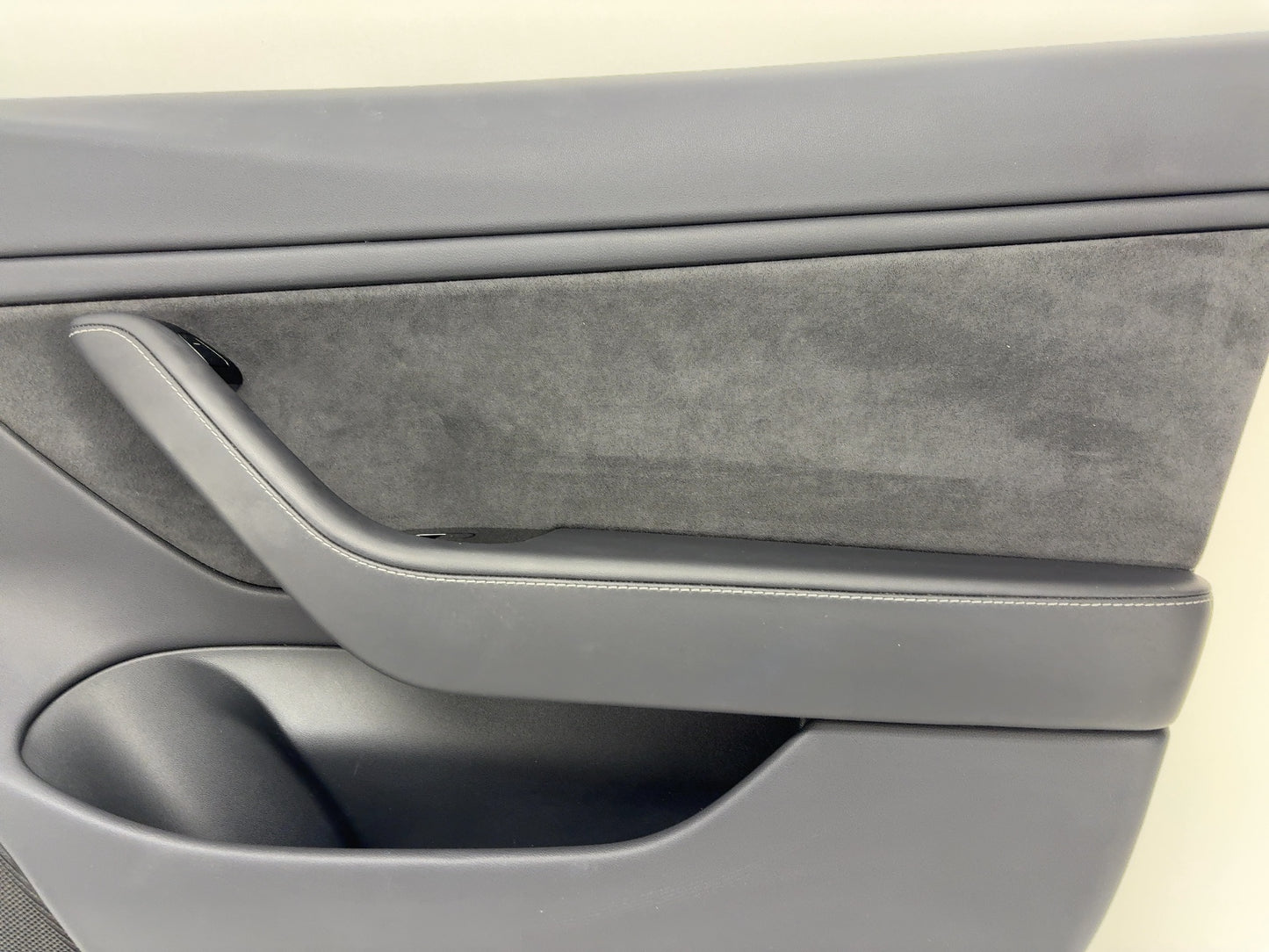 2018 Tesla Model 3 Front Right Door Panel 1090411-01-G