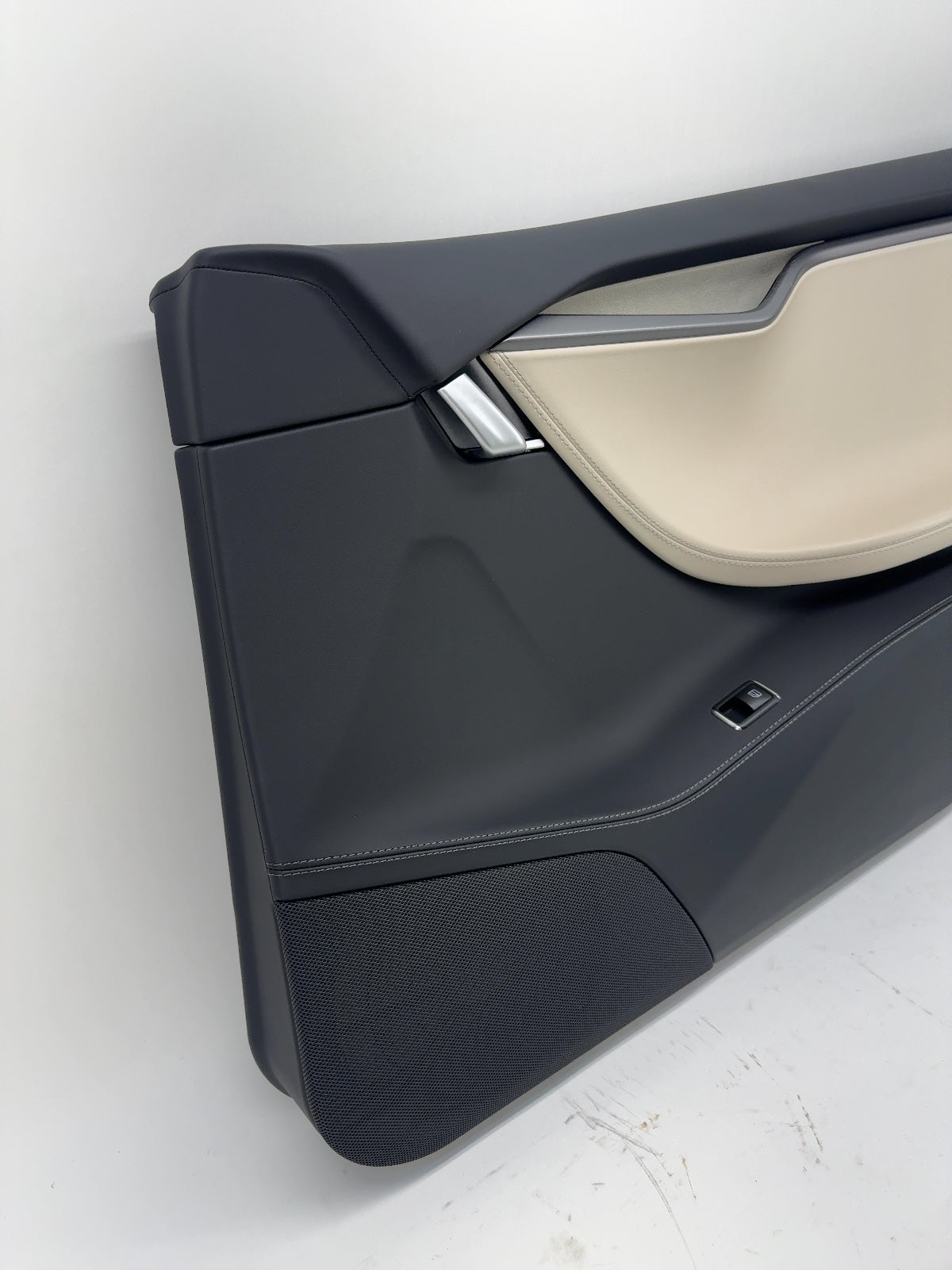 2018 Tesla Model S Front Right Door Panel 1007936-52-N