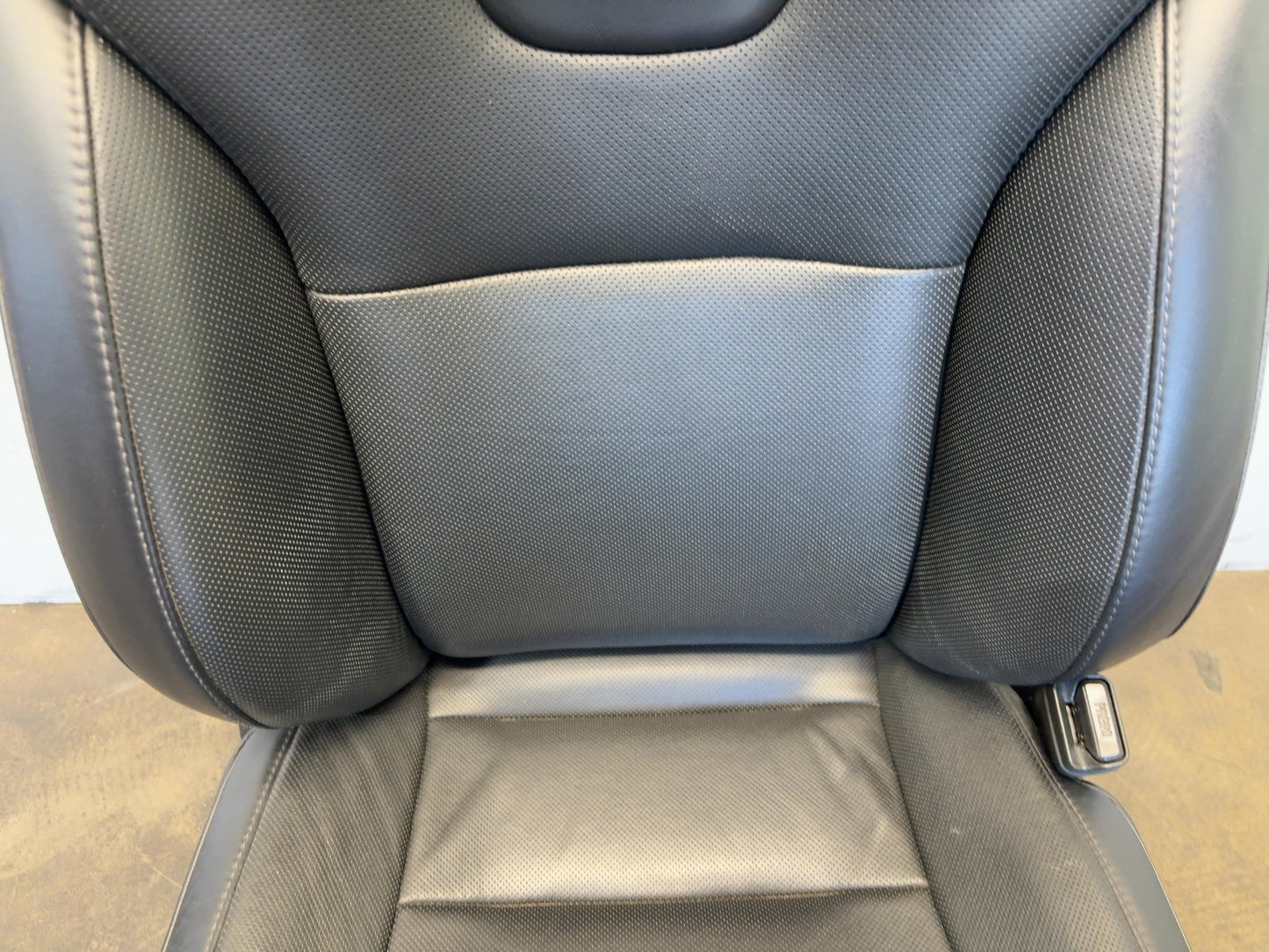 2016 Tesla Model S Front Right Seat Assembly 1105949-02-B