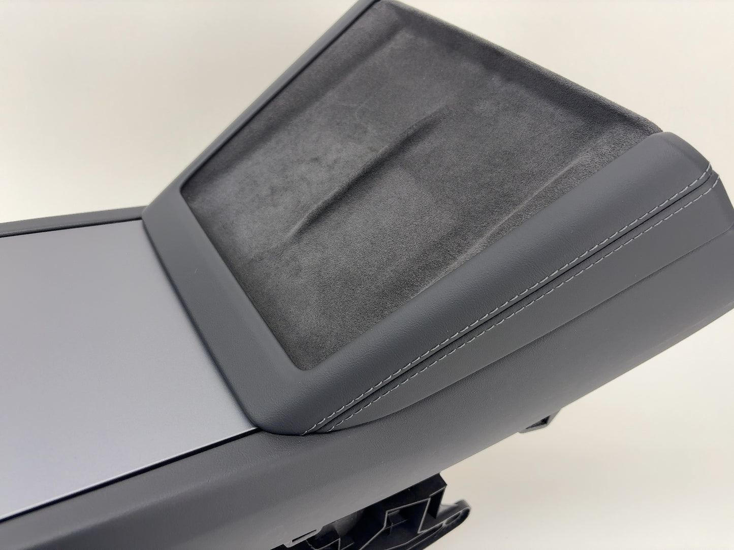2025 Tesla Model 3 Highland Center Console 1982599-10-B