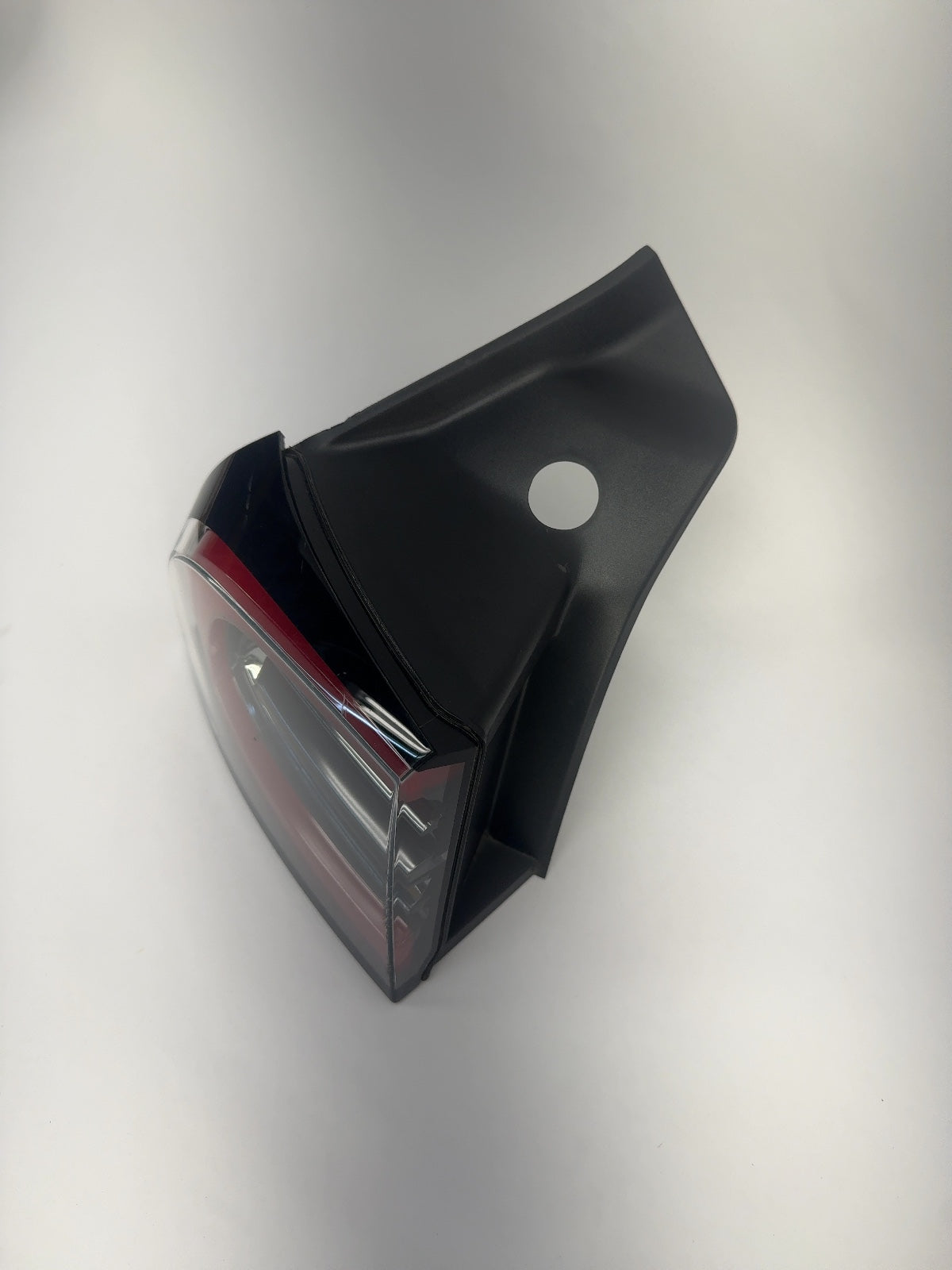 2021-2025 Tesla Model Y Left Tail Lamp Quarter Mounted Global 1502086-00-D