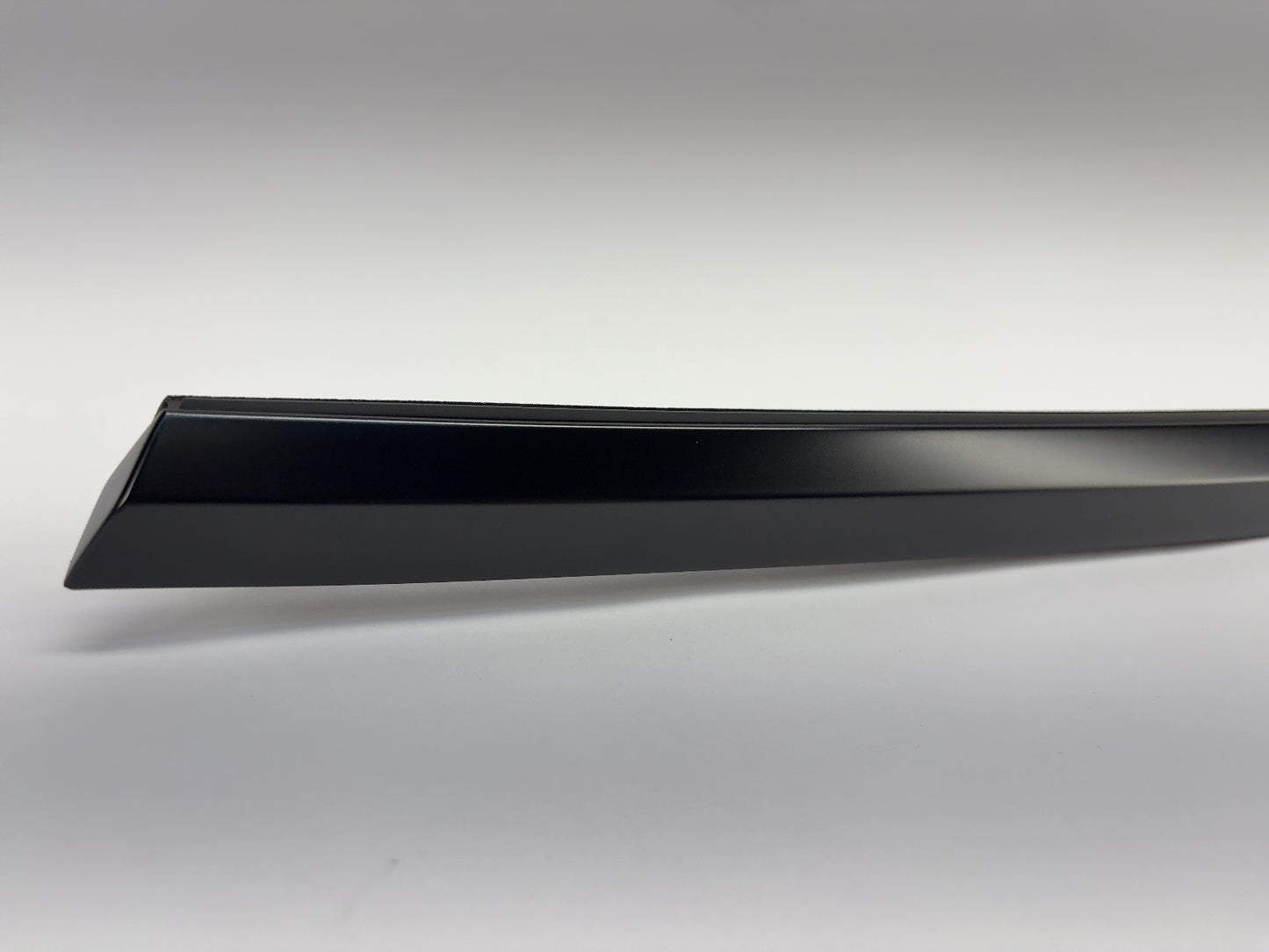 2024 Tesla Model Y Rear Right Door Belt Molding 1495721-00-E